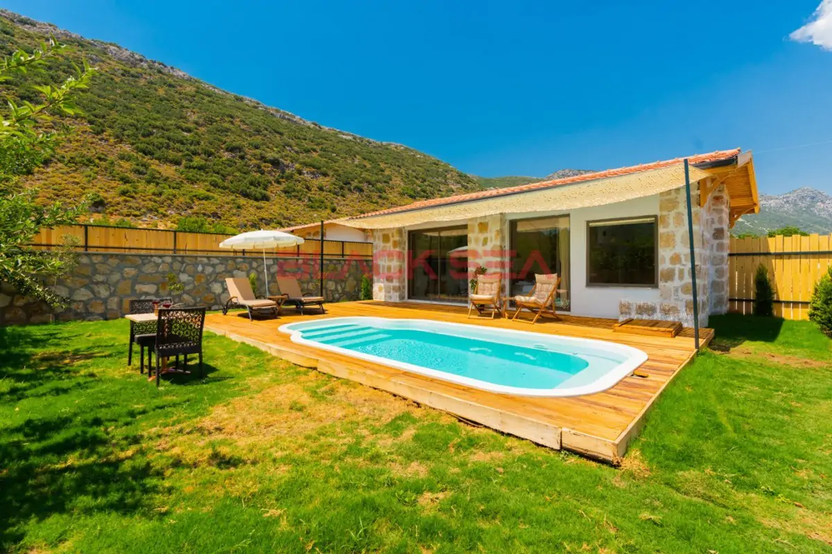 Kalkan Bezirgan Köyü Mevkiinde 2 Kişilik Korunaklı Tatil Villası-1